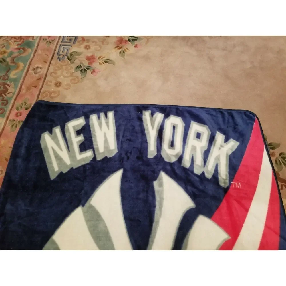 Northwest Company New York Yankees Soft Plush Large‎ Throw Blanket 48 X 62